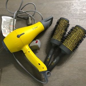 Dry bar blow dryer